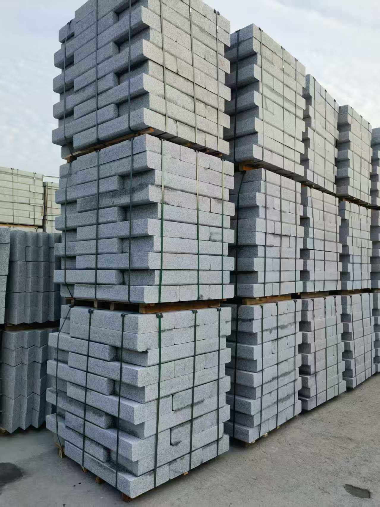 四川 路沿石（路侧石），颜色一致，尺寸标准