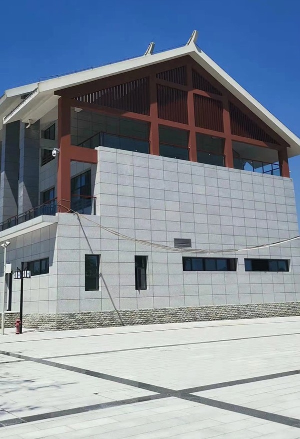 四川芝麻灰花岗岩在景区地面及墙壁的应用