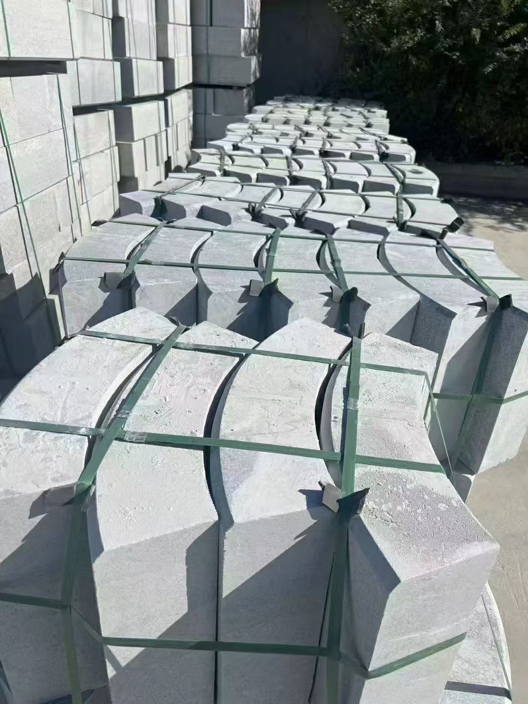 四川 芝麻灰弧形路沿石