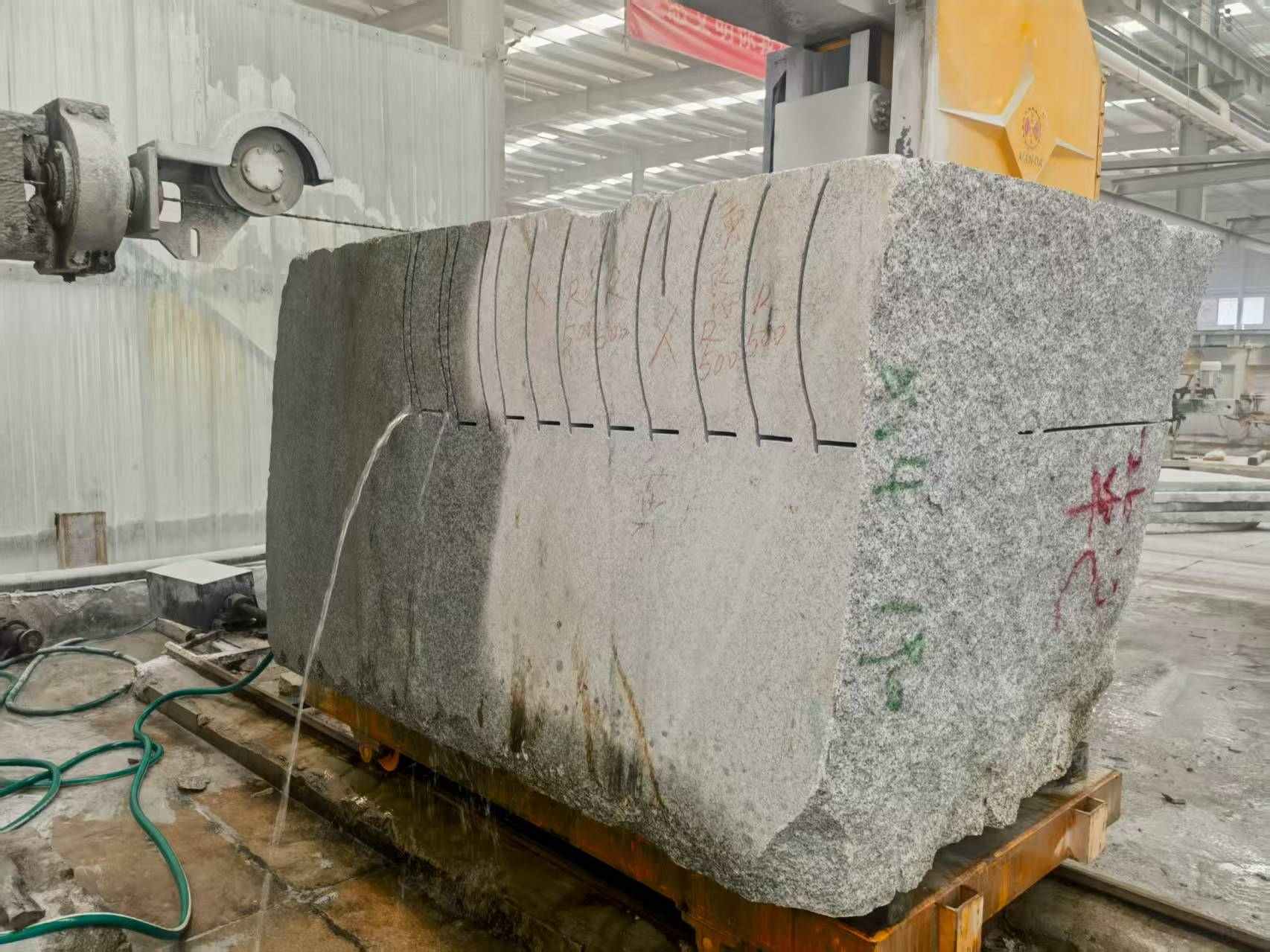 四川 602，大花芙蓉白，绳锯加工弧形路沿石