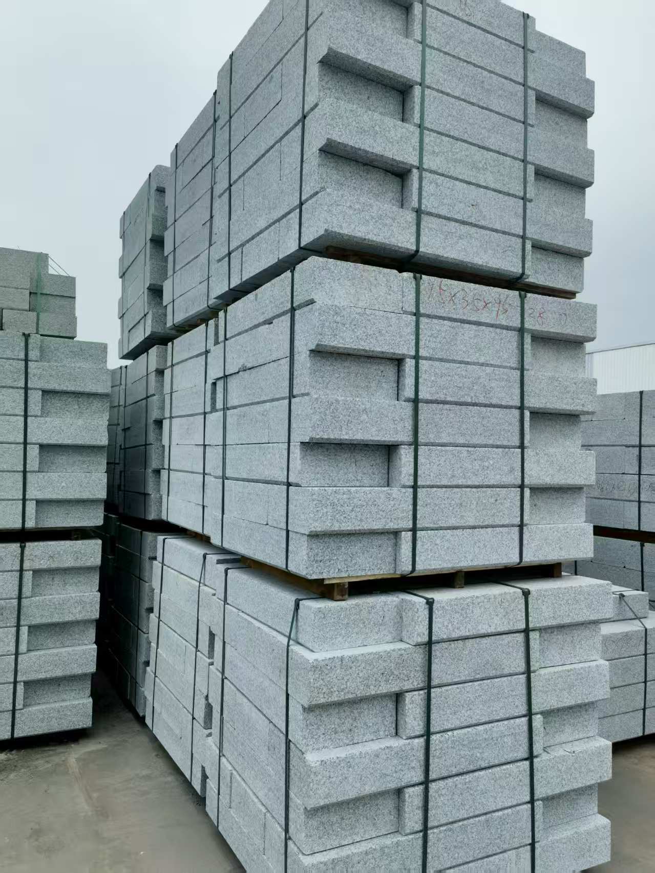 四川 路沿石，板板正正的路沿石