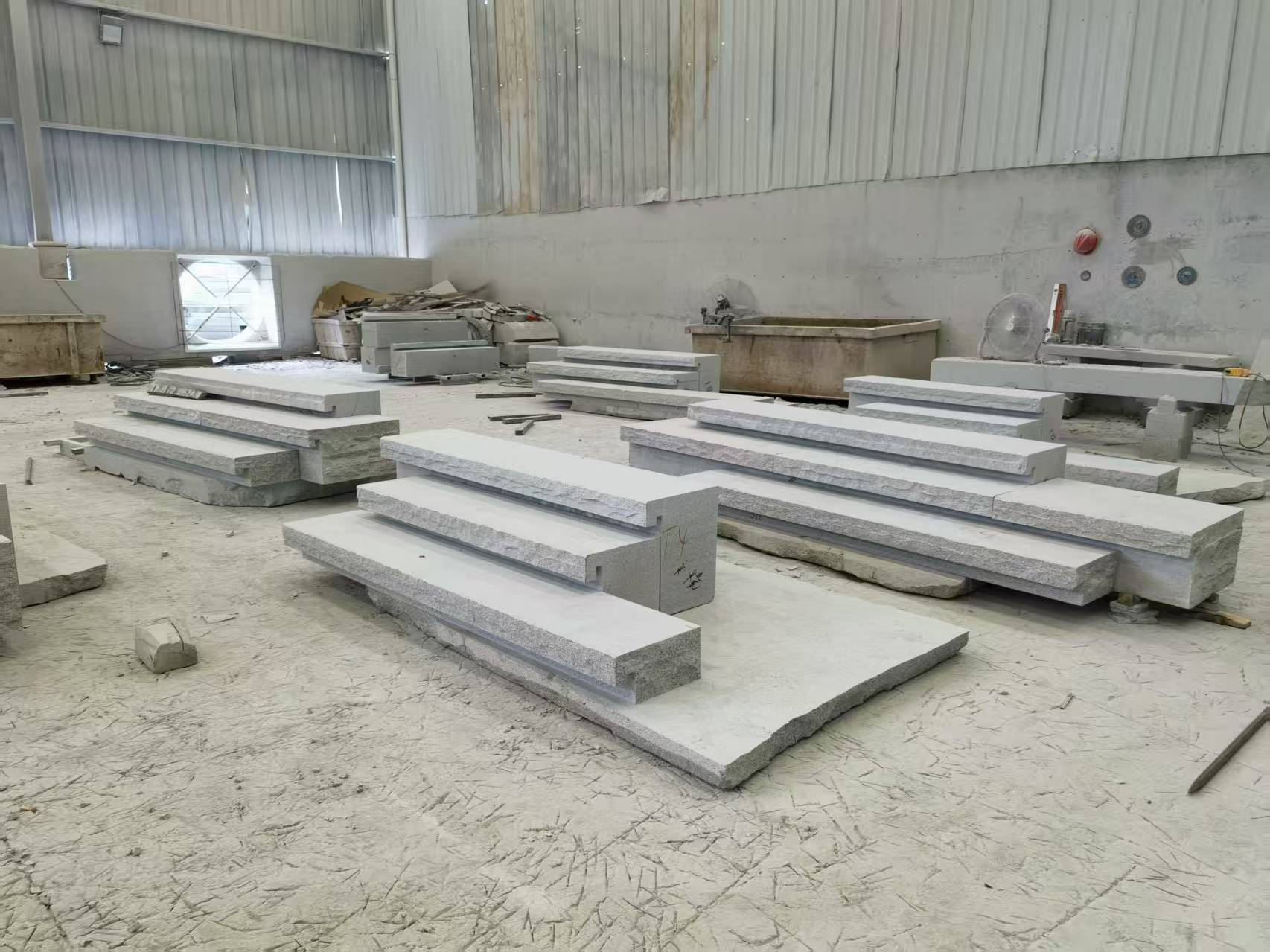 四川 整石台阶（大面火烧+侧面自然面），出货前厂内拼装