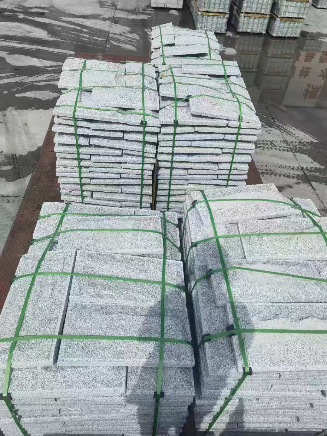 四川 芝麻白蘑菇石装车出货