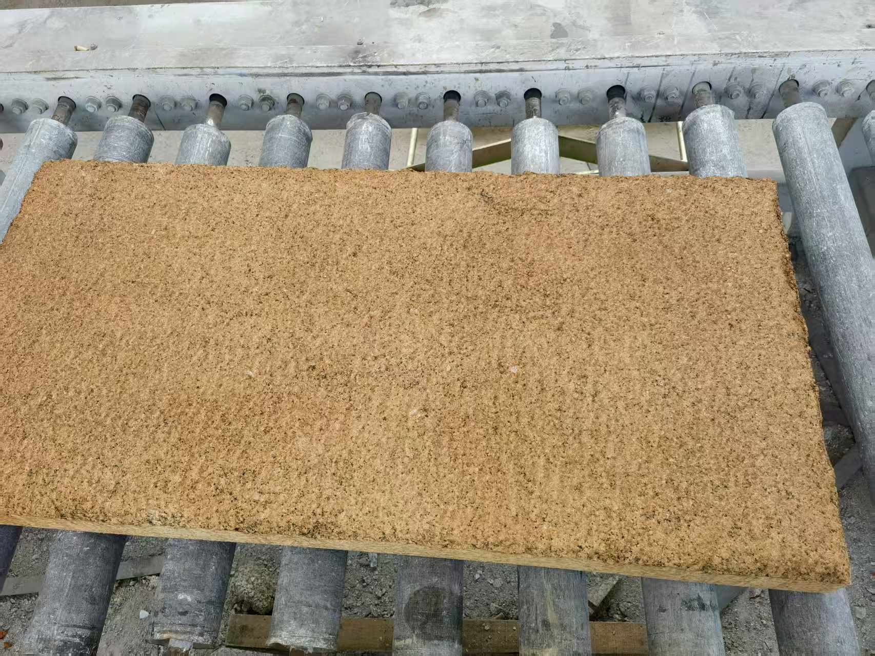 四川 菠萝面老石板，做旧仿古石，流水线生产加工