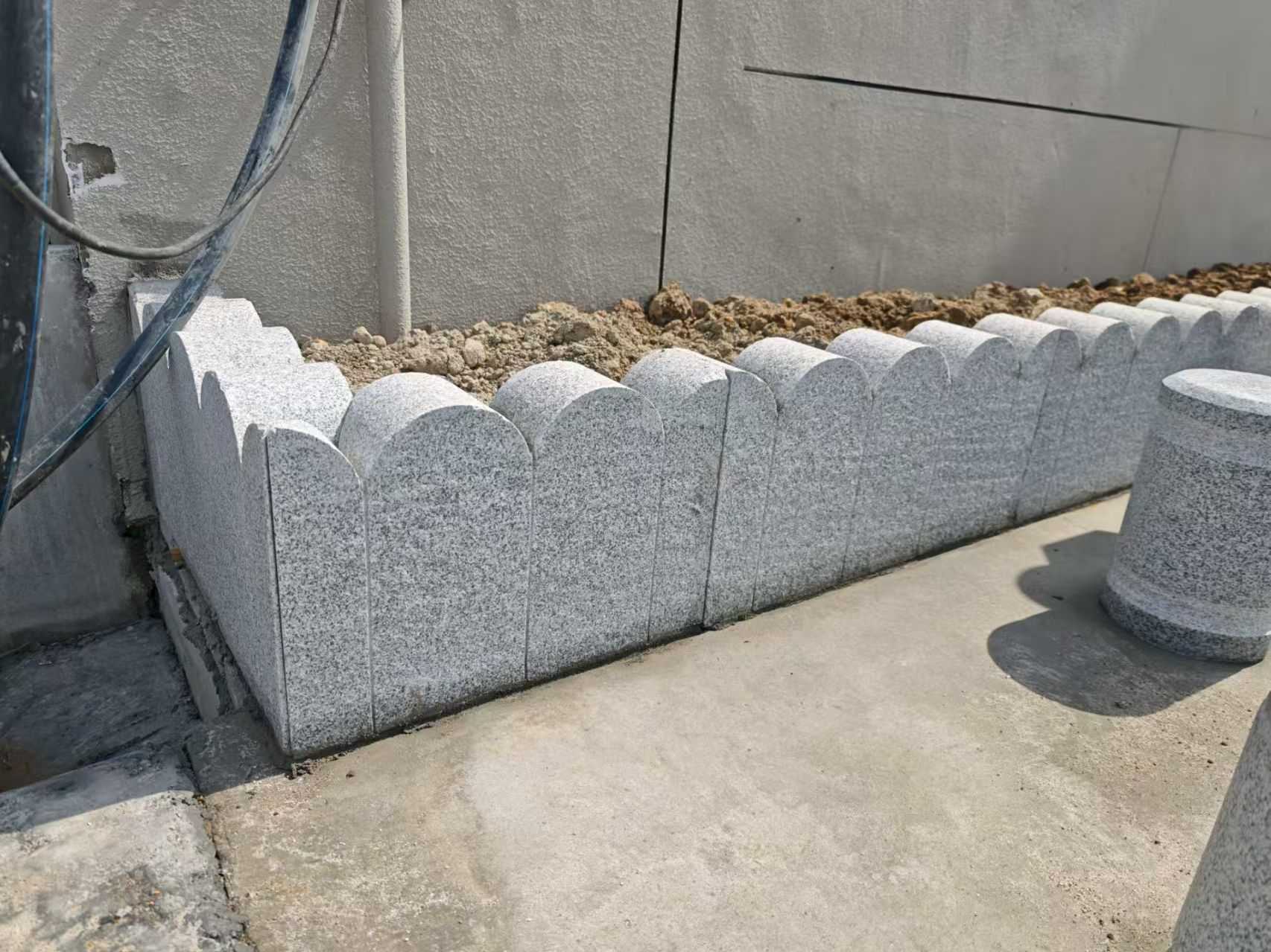 四川 芝麻白花岗岩花边石铺装效果图